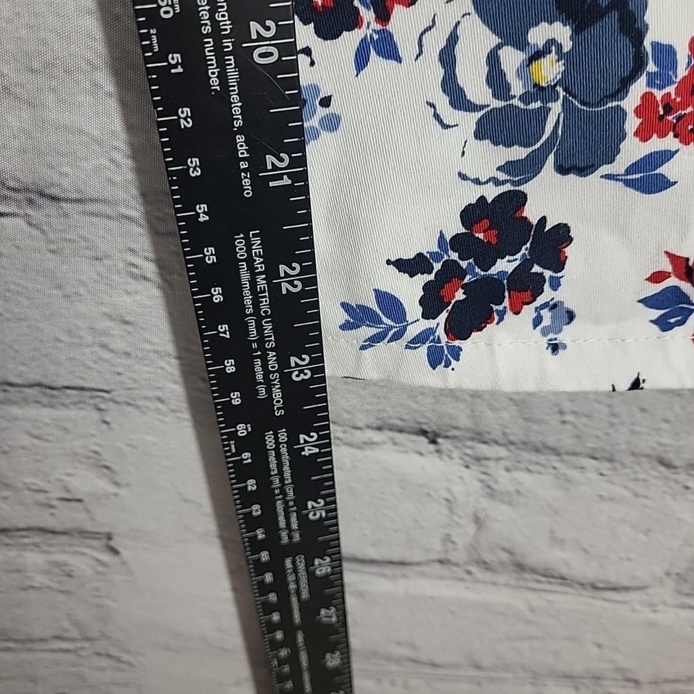 Charter Club Women's Size 10 Bristol Capri Pants White Floral Slimming New NWT - Picture 12 of 15